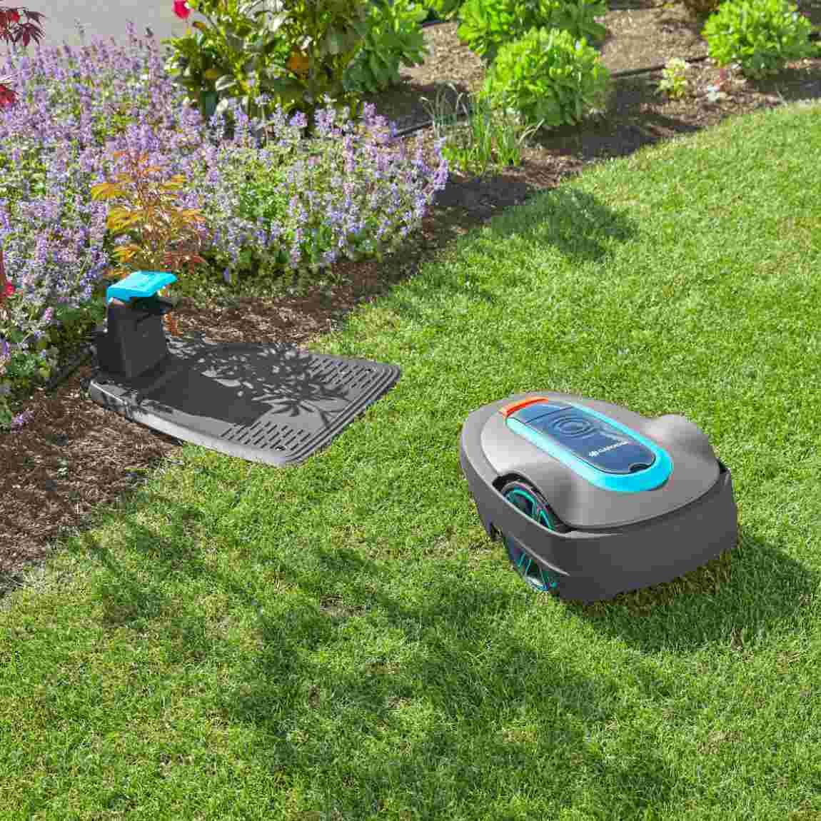 GARDENA Mähroboter smart SILENO city 600 m² Set mit LONA Technologie + smart Power Zwischenstecker_lifestyle