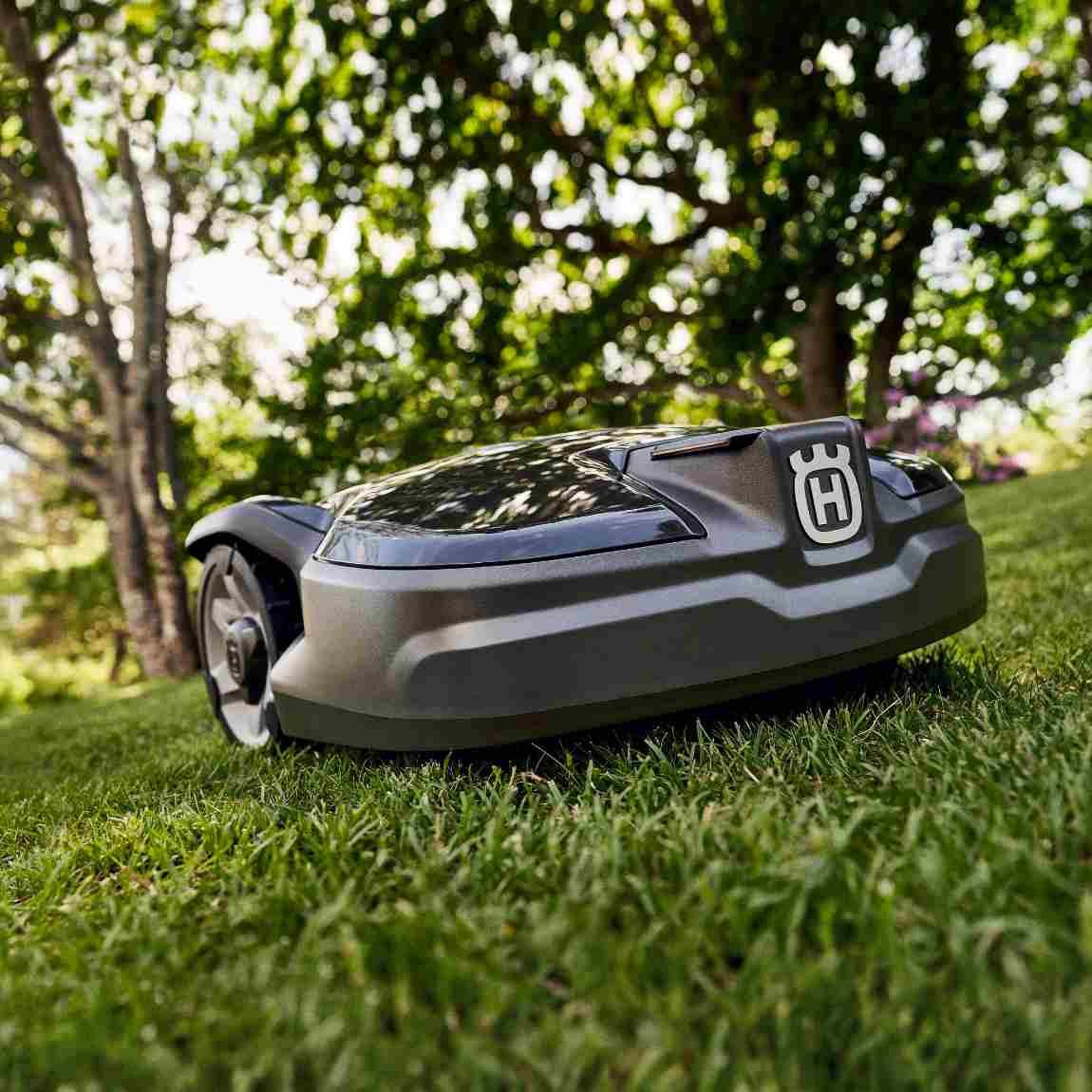 Husqvarna Automower AM310 Mark II Mähroboter_Lifestyle_schraeg