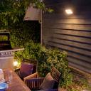 Philips Hue LED Flutlicht Welcome + Bridge_Lifestyle_Gartenmöbel