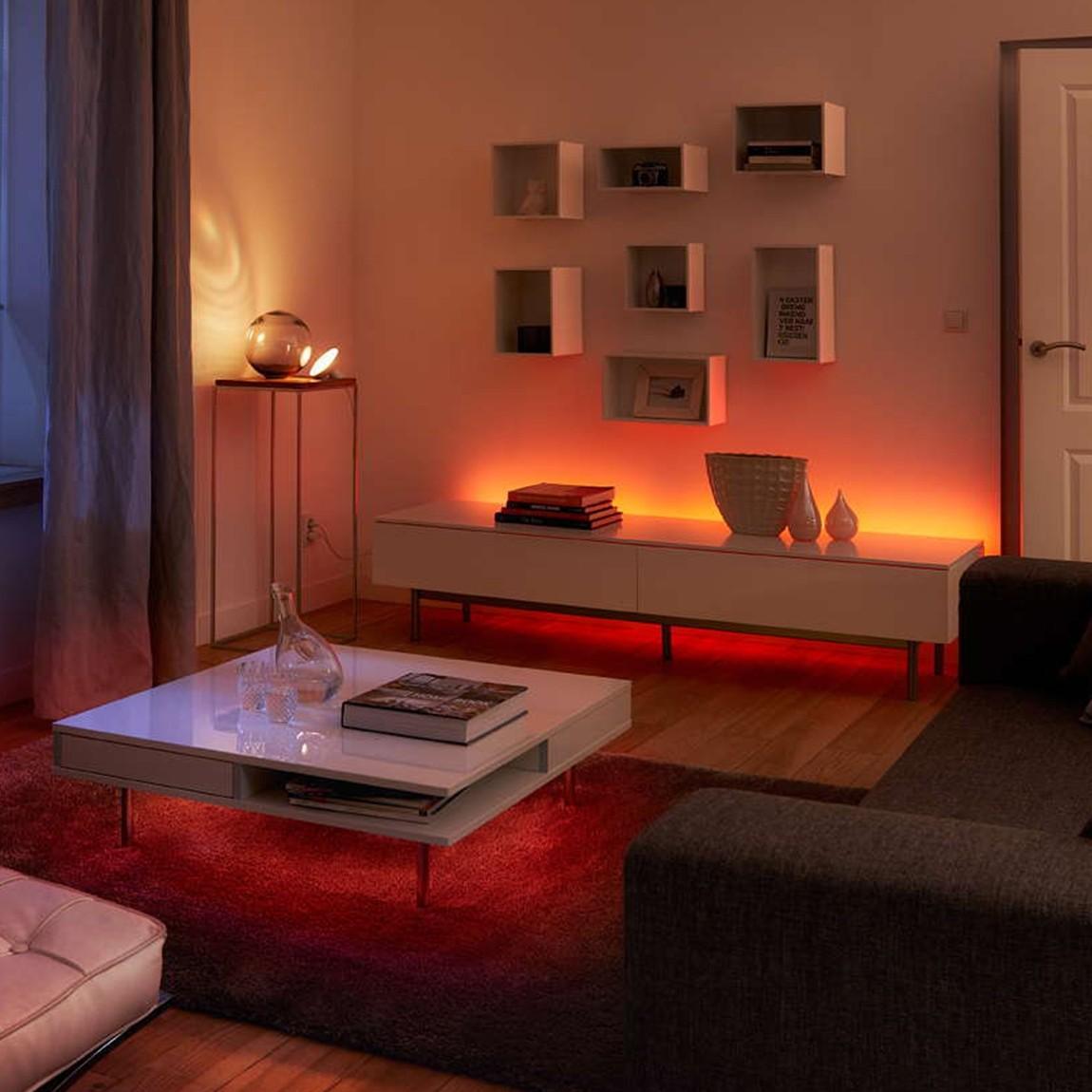 Philips Hue Basis Strip und Erweiterung im Set, enthält eine Philips Hue Color LED Light Strip Bluetooth und ein Erweiterung Light Strip Bluetooth