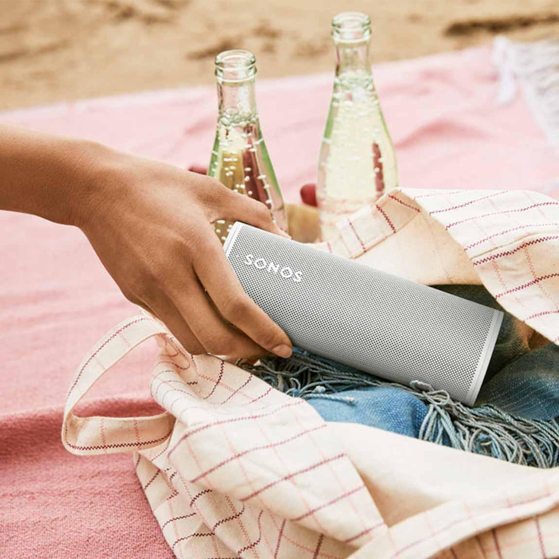 Sonos Roam - mobiler wasserdichter Smart Speaker passt in jede Tasche