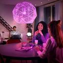 Philips Hue White & Color Ambiance E27 800lm 8er-Set_Lifestyle_Wohnzimmer farbig