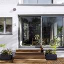Bosch Smart Home Außensirene - Lifestyle - neben Terassentür