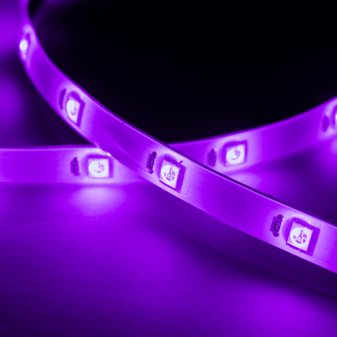 Hombli LED Light Strip RGB 2er-Set - Smartes Leuchtband_Lifestyle_farbig leuchtend