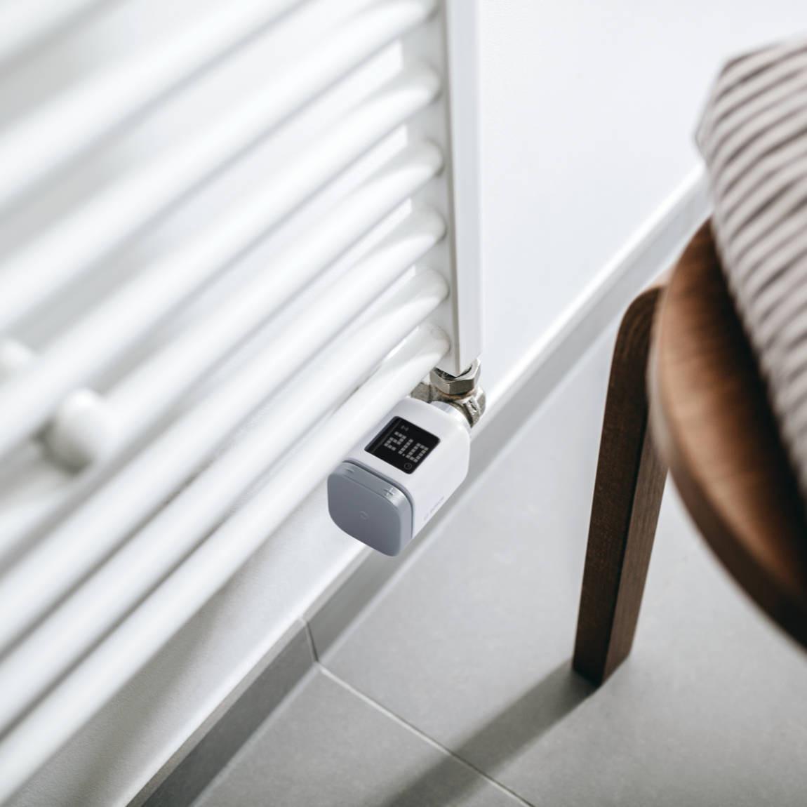 Bosch Smart Home Heizkörper-Thermostat II 3er-Set_Lifestyle_An Handtuchheizung