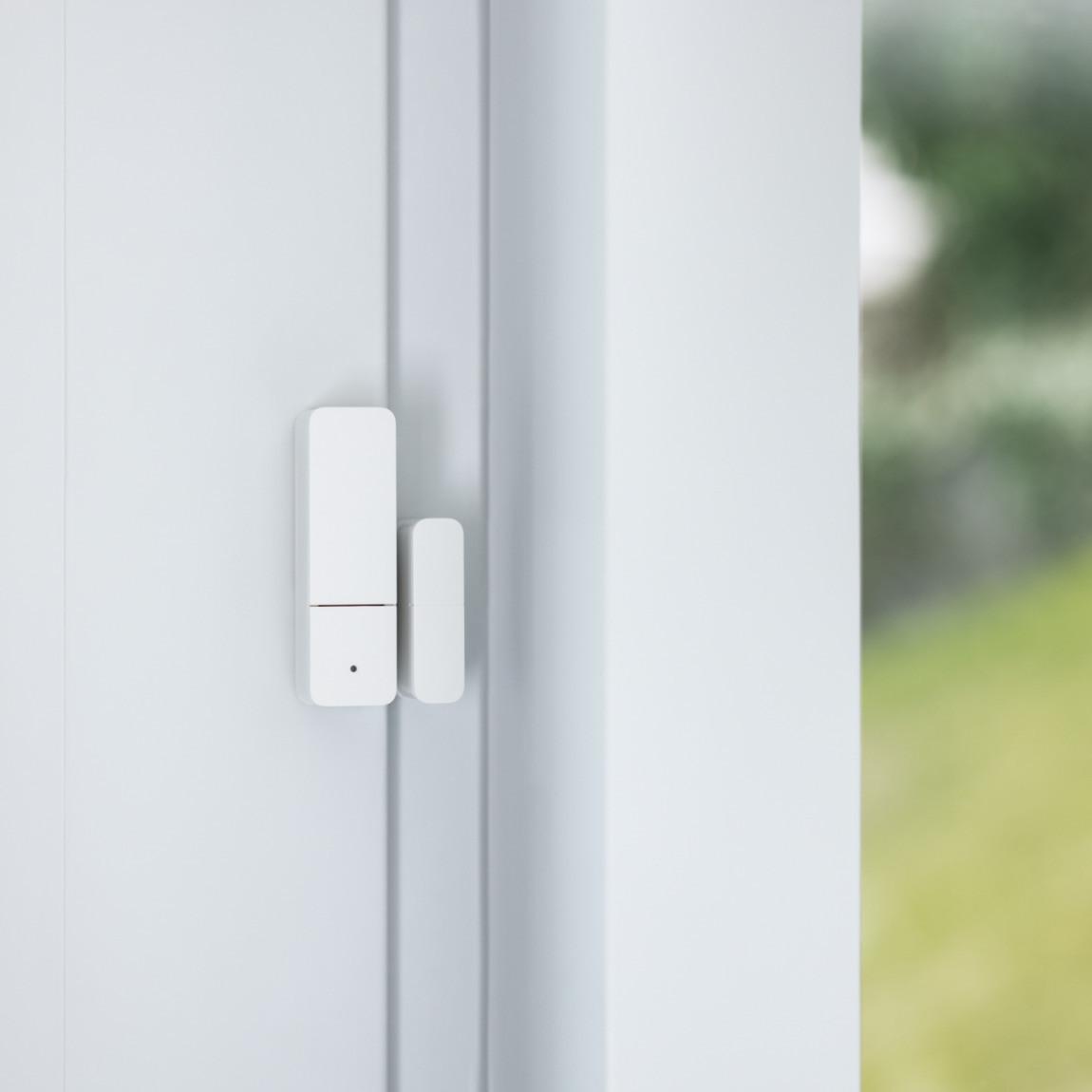 Bosch Smart Home Tür-/ Fensterkontakt II Plus_Lifestyle_An Fensterrahmen