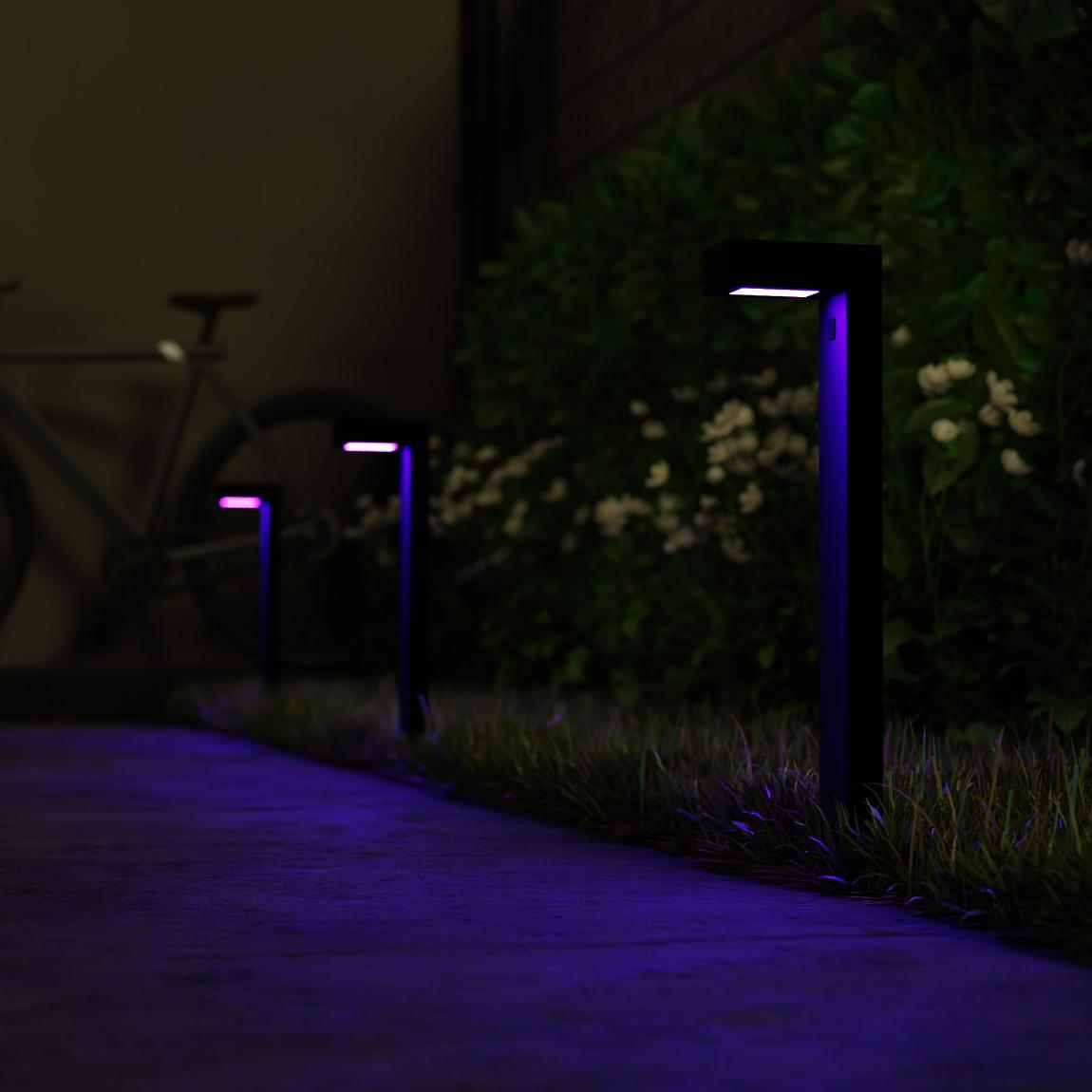 Hombli Smart Pathway Light Extension - Smarte Wegeleuchte Erweiterung_Lifestyle_3er farbig am Wegesrand