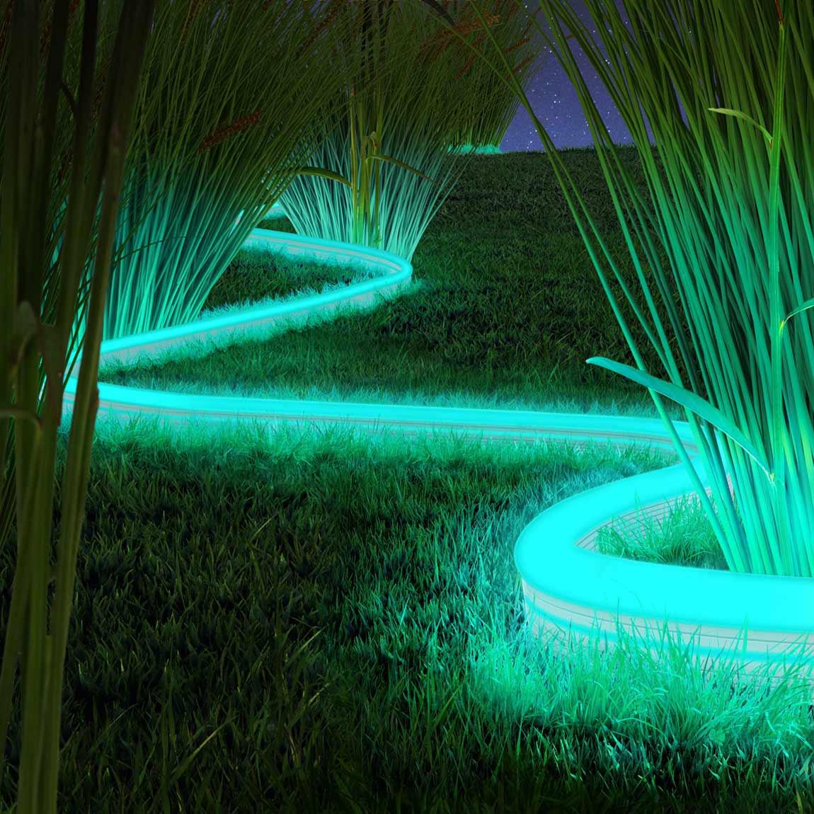 Innr Smart Outdoor LED Streifen Colour 2 m Zigbee Lightlink 3er-Set_Lifestyle_Im Garten