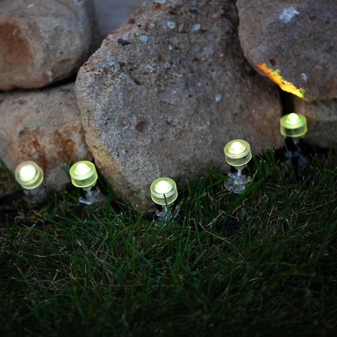 Ledvance SMART+ Garden Spot Mini RGBW WiFi 18er-Set_lifestyle_stones