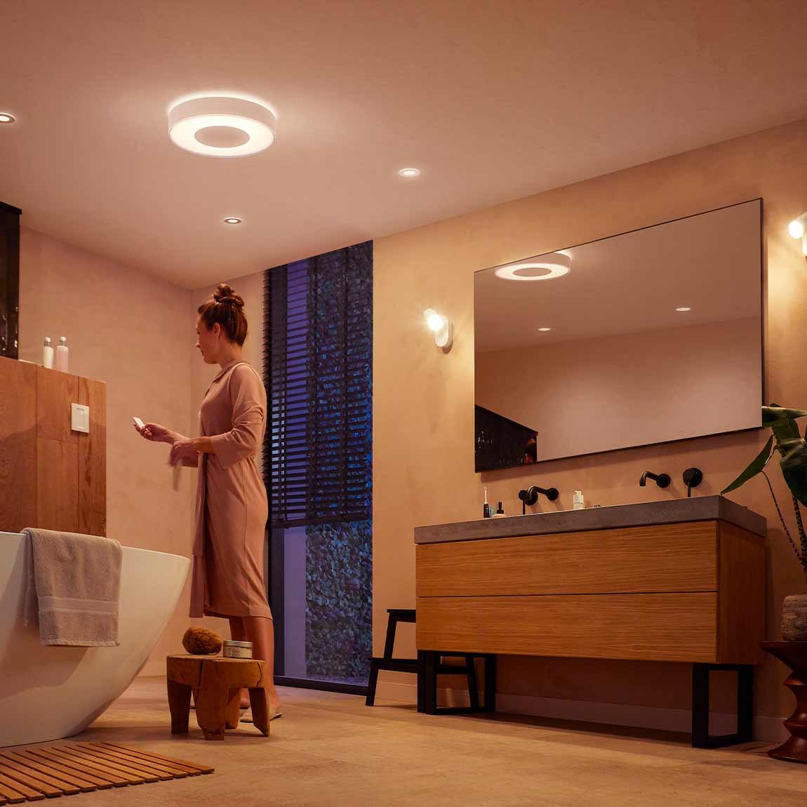 Philips Hue White & Color Ambiance Xamento Einbauspot 1er - Lifestyle Badezimmer