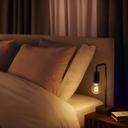 Philips Hue White Ambiance E27 Filament 300 lm - Lifestyle Nachttisch