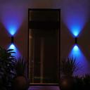 Philips Hue Wandleuchte Appear blaues Licht neben der Tür