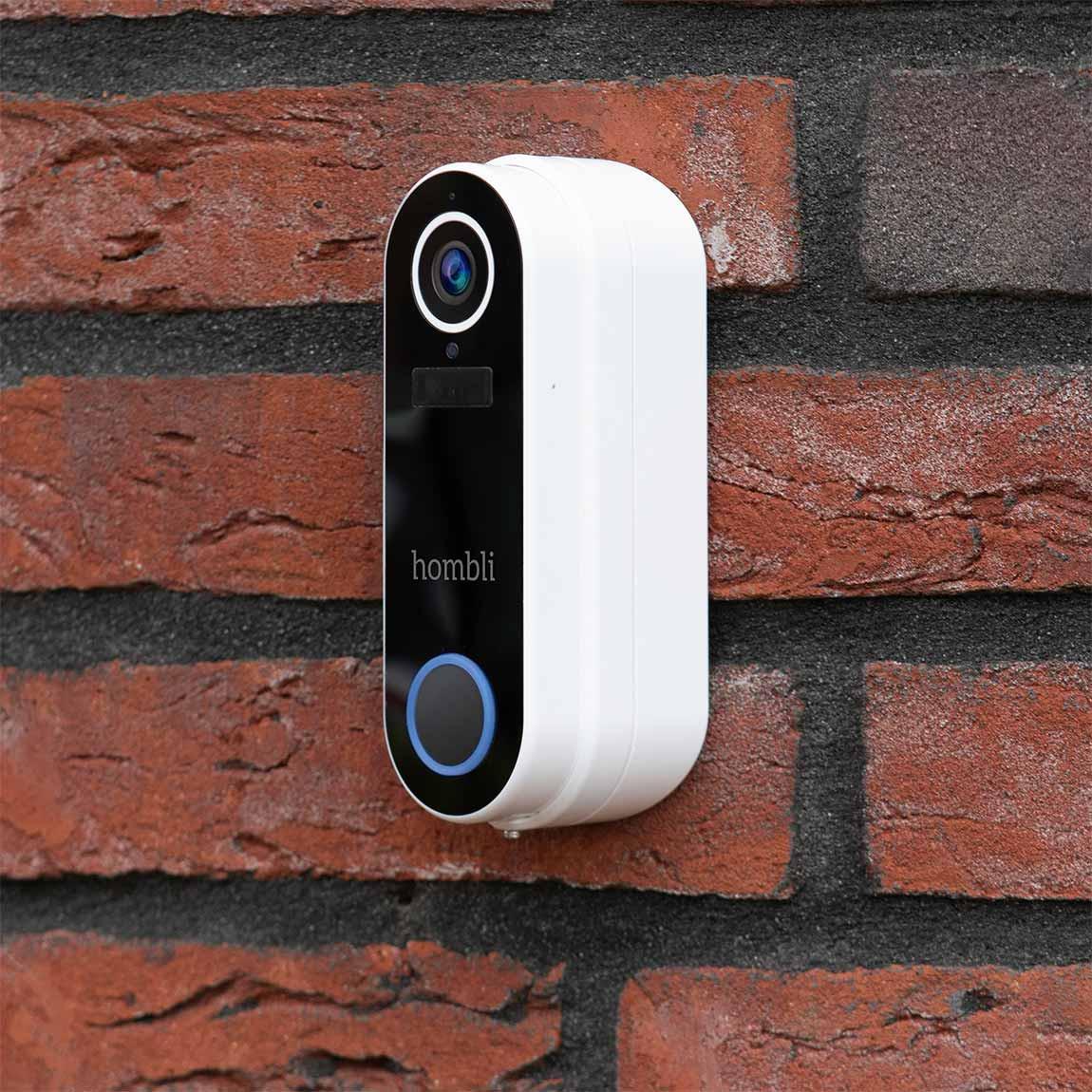 Hombli Smart Doorbell 2 - Smarte Video-Türklingel an der Hauswand mit Winkel