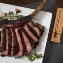 Meater Original - Smartes Fleischthermometer_Lifestyle_Tomahawk Steak mit Thermometer