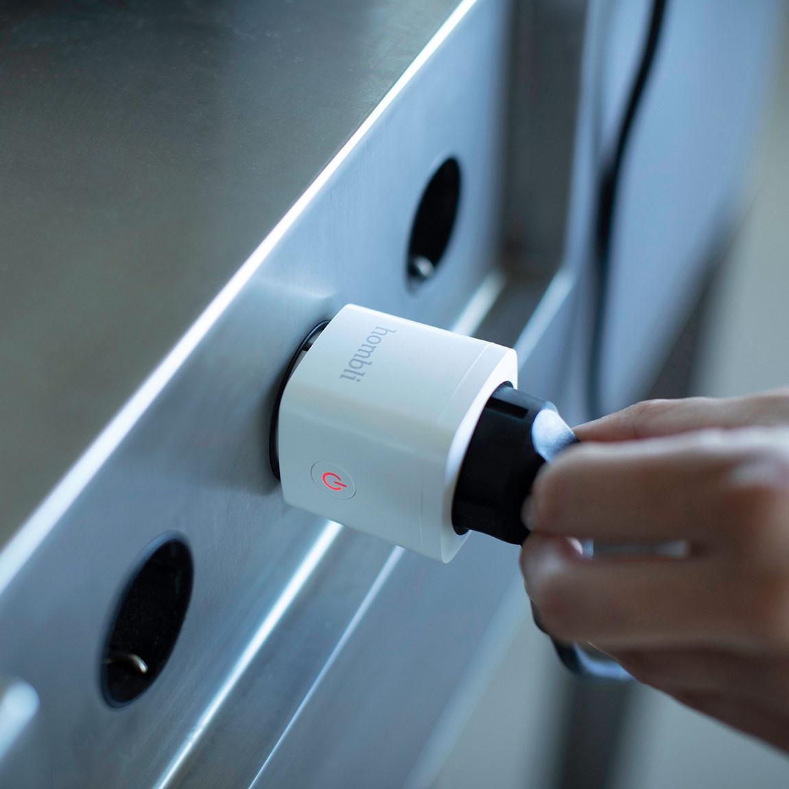 tado° Smartes Heizkörper-Thermostat Starter Kit V3+ + Hombli Smart Steckdose - Weiß