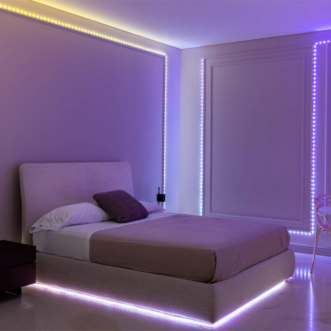 Twinkly Dots - Smarte Lichterkette mit 200 LEDs_Lifestyle_Schlafzimmer schrage