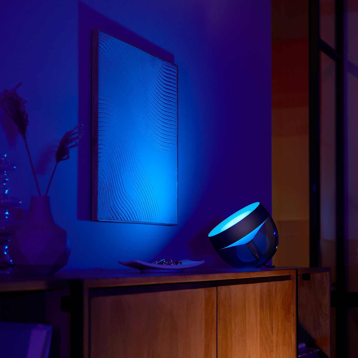 Philips Hue LivingColors Iris - LED-Tischleuchte - Farblicht auf Wand