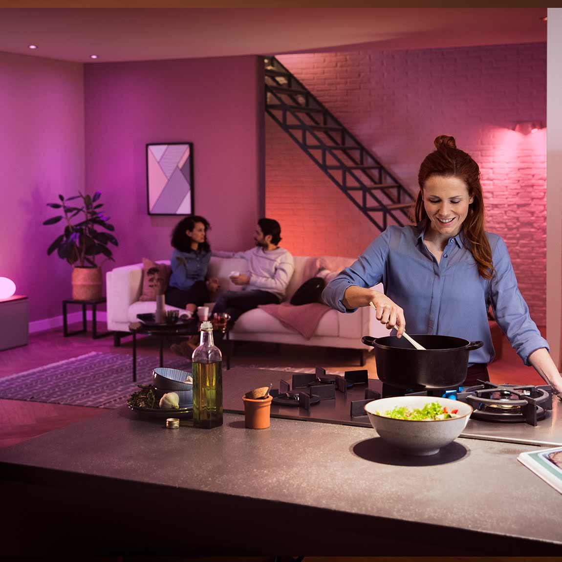 Philips Hue White and Color Ambiance GU10 Bluetooth 2er-Set - LED-Spot - Weiß_Lifestyle_4