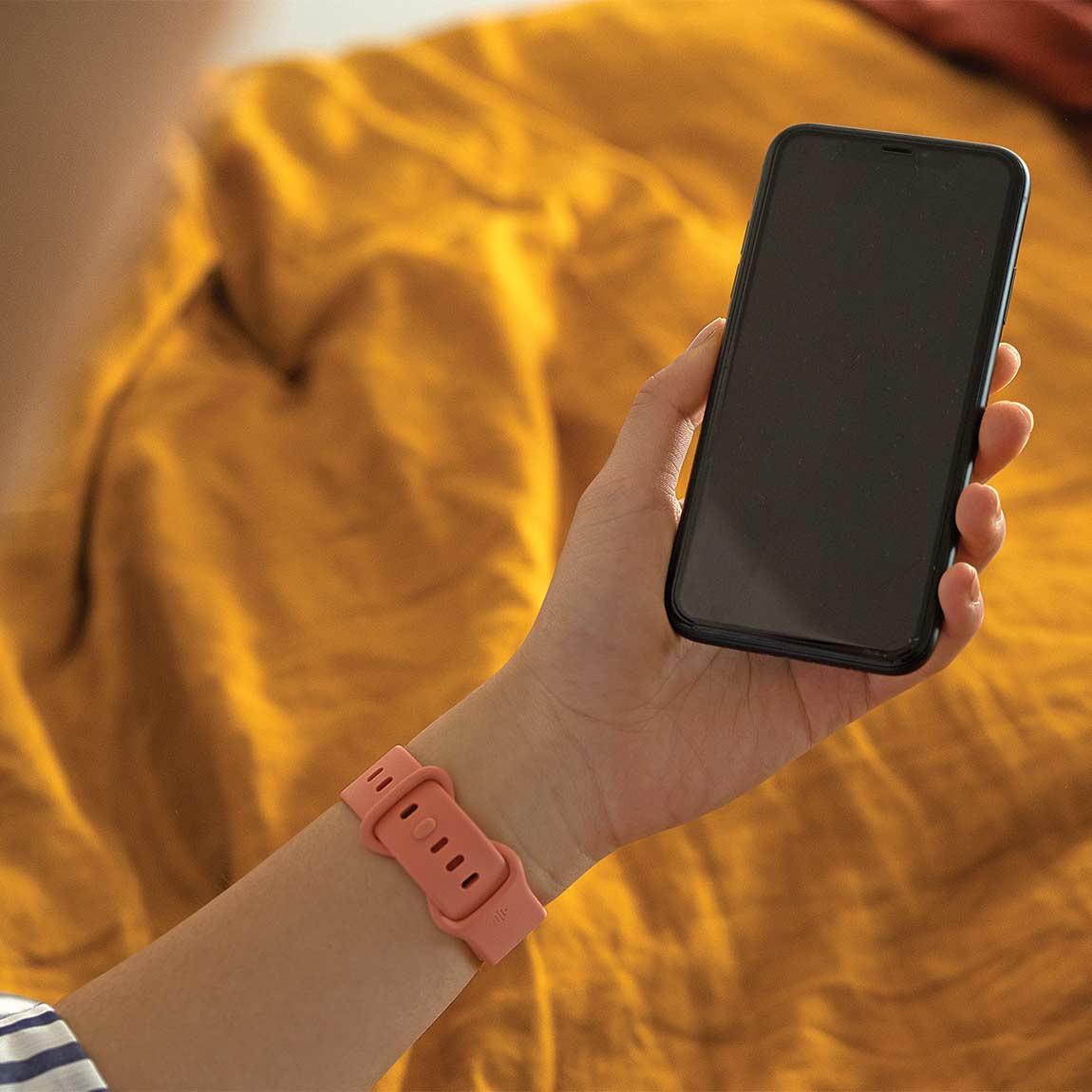 Fitbit Versa 3 - Smartwatch mit Sprachassistent - altrosa mit Telefon