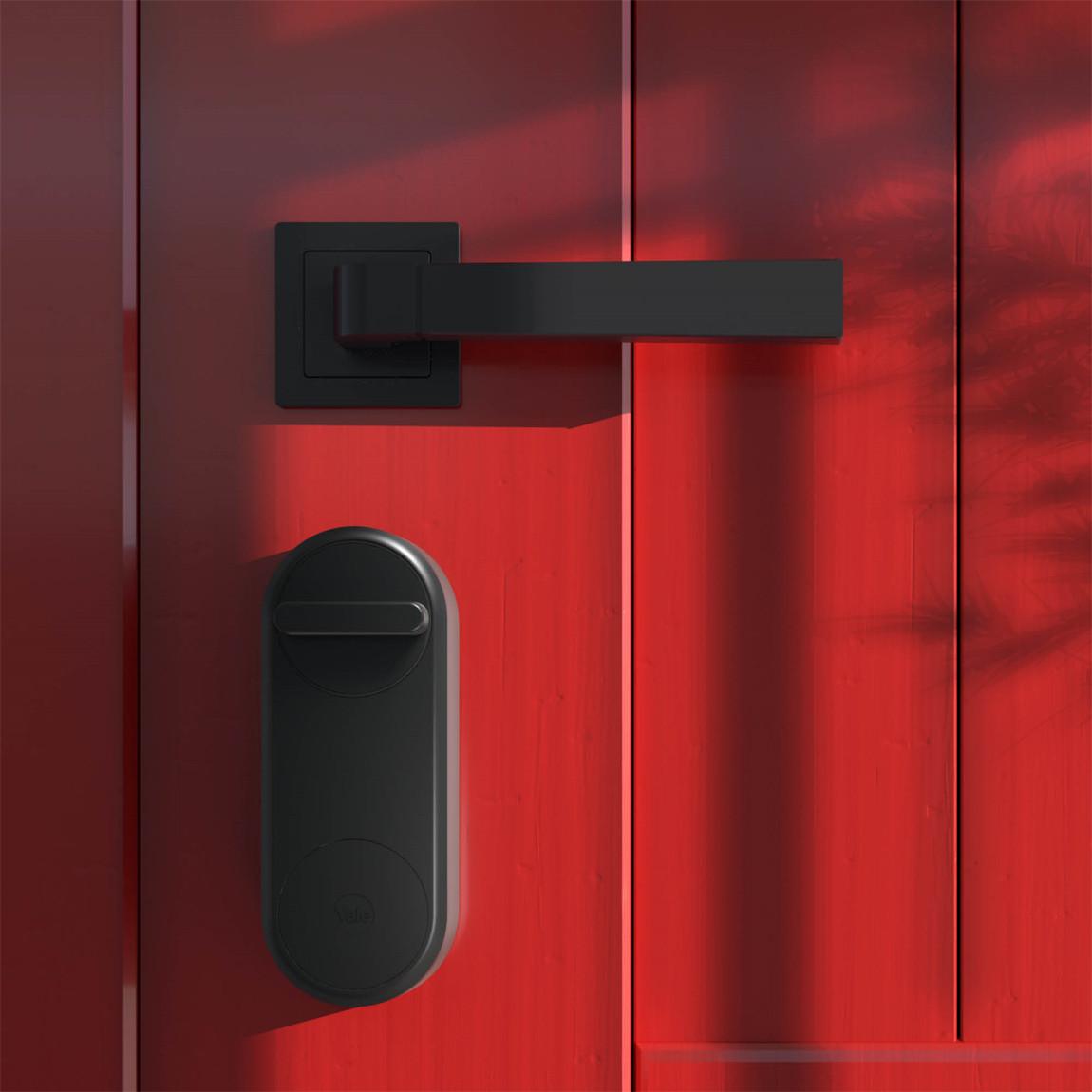 Yale Linus Smart Lock + Bridge + Adjustable Zylinder (30 - 60 mm längenverstellbar)_Lifestyle_Smart Lock an Tür