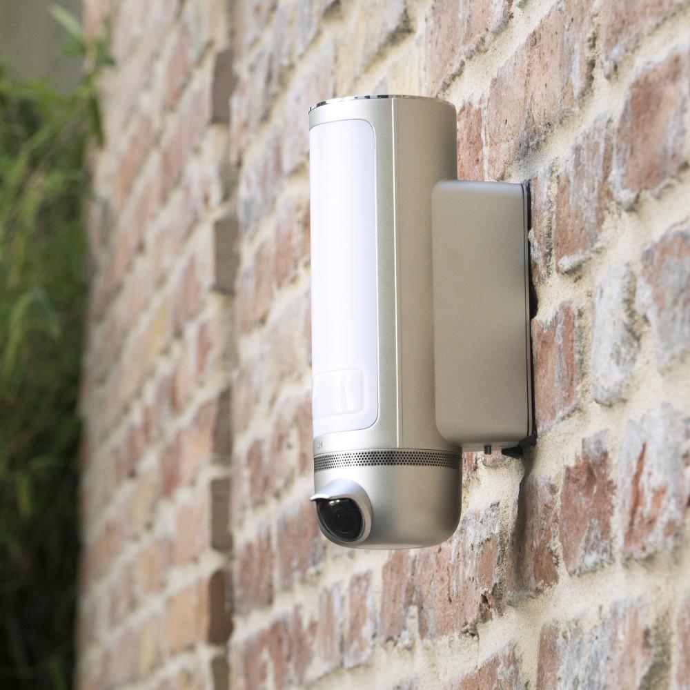 Bosch Smart Home Außenkamera an Steinwand