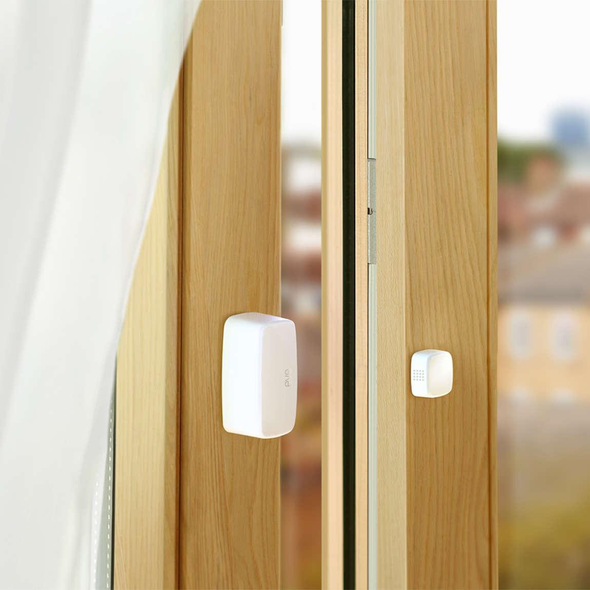 Eve Door & Window - kabelloser Tür-/Fensterkontaktsensor_An Tuer