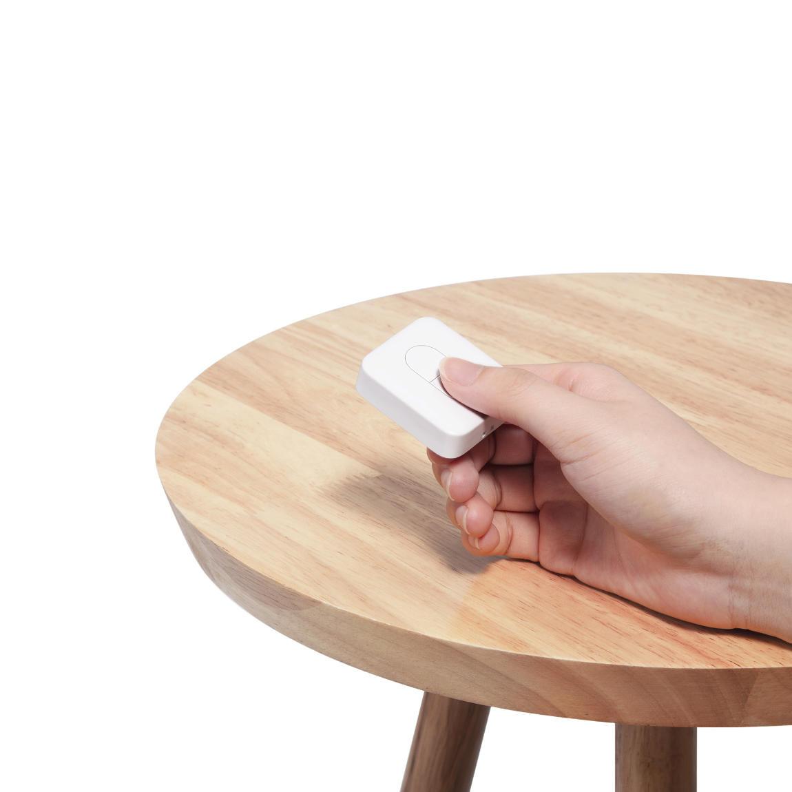 SwitchBot Remote - Smarter Button_Lifestyle_auf Tisch