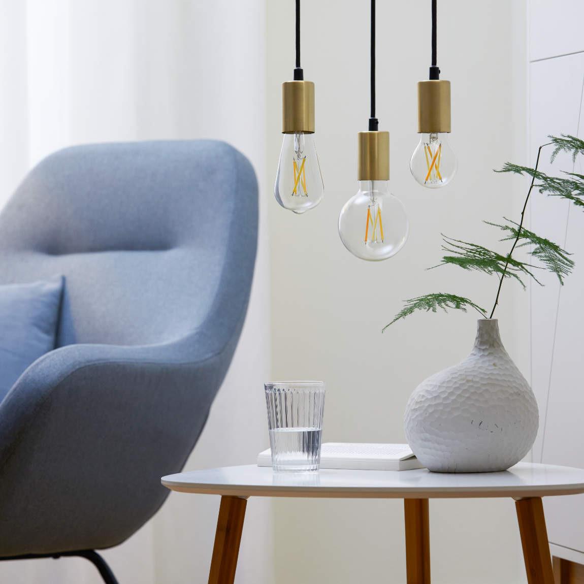WiZ 50W E27 Edisonform Filament Clear Warm- und Kaltweiß_Lifestyle_Wohnzimmer