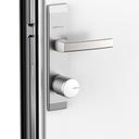 tedee Smart Lock an Tür, Klinke und Schloss kombiniert