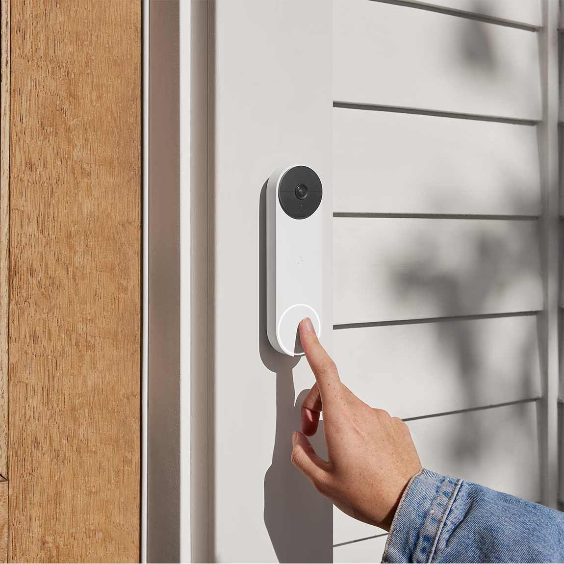 Google Nest Doorbell (mit Akku) wird betätigt