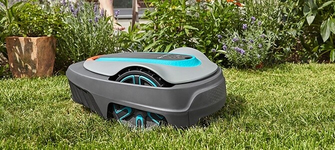 Mähroboter von Worx auf Rasen